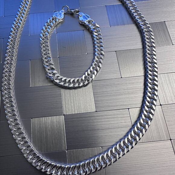 This stunning jewelry set features a 925 sterling silver necklace and an 7-inch - Picture 6 of 7